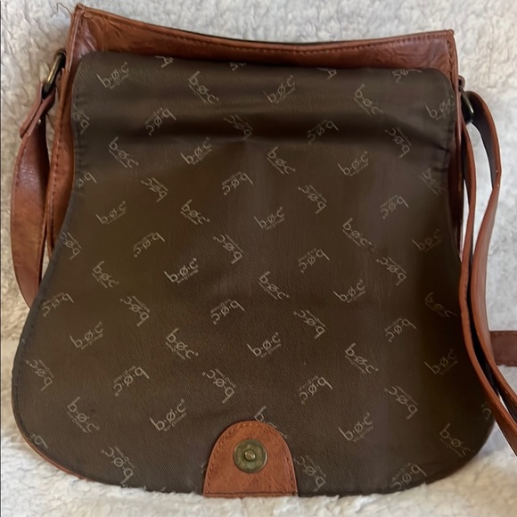 b.o.c. Brown Leather Crossbody Bag with Vintage Appeal - Picture 2 of 16